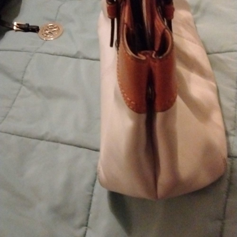 Coach     - Picture 5 of 9